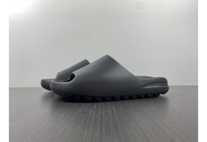 ad*s Y**zy slide onyx hq6448