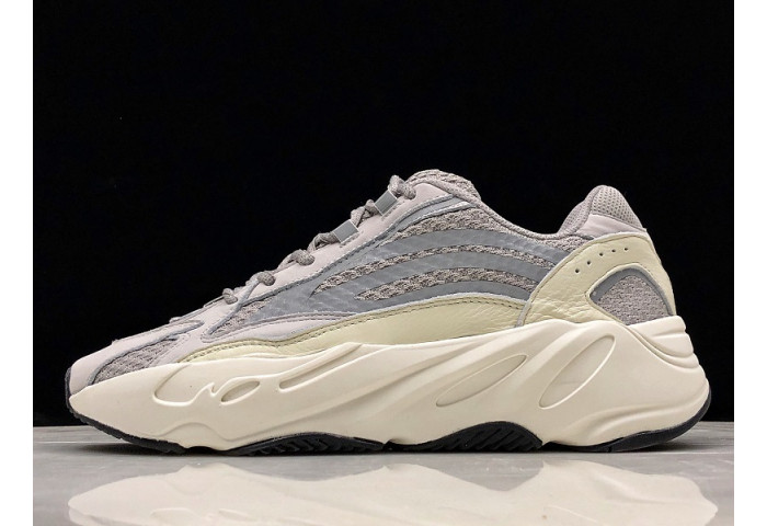 ad*s Y**zy 700 v2 static ef2829