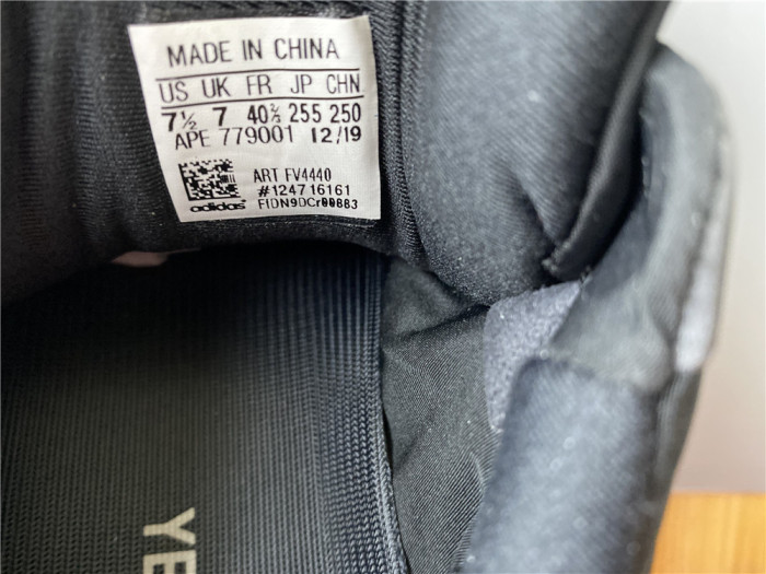 ad*s Y**zy boost 700 mnvn triple black fv4440