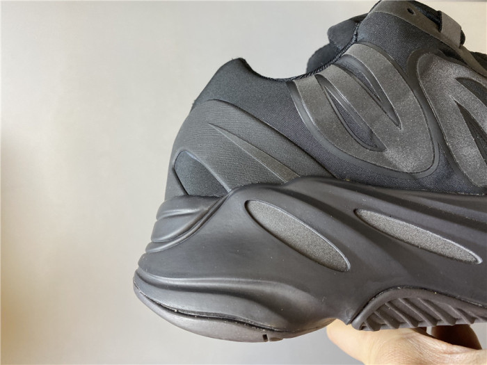 ad*s Y**zy boost 700 mnvn triple black fv4440