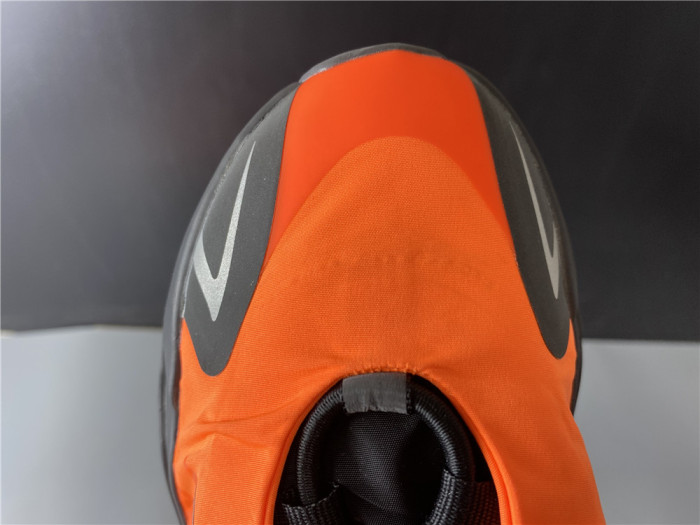 ad*s Y**zy boost 700 mnvn orange fv3258