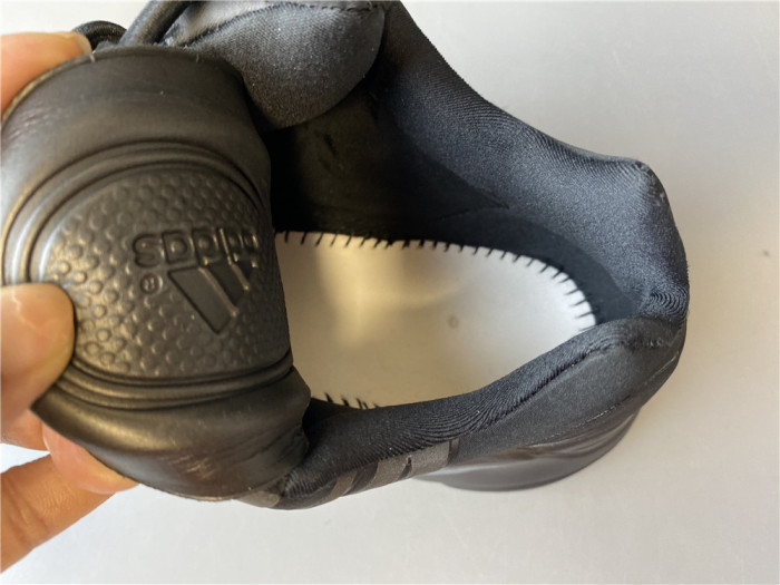 ad*s Y**zy boost 700 mnvn triple black fv4440