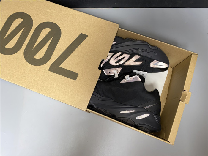 ad*s Y**zy boost 700 mnvn triple black fv4440