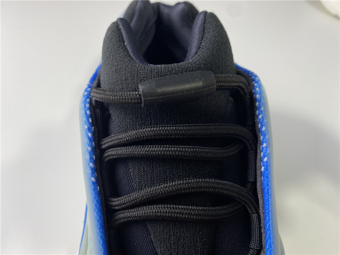 Y**zy boost 700v3 g54850