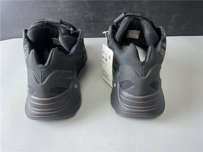 ad*s Y**zy boost 700 mnvn triple black fv4440