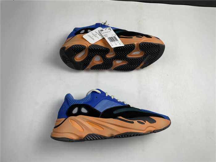 Y**zy boost 700 “bright blue” gz0541