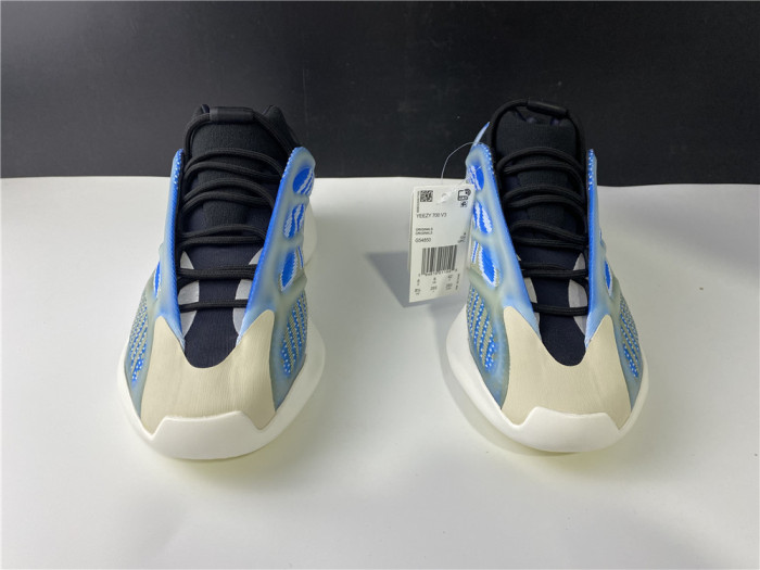 Y**zy boost 700v3 g54850