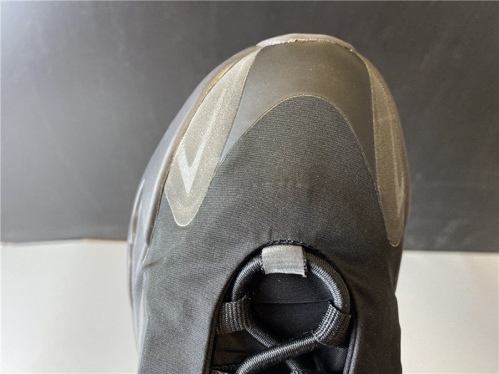ad*s Y**zy boost 700 mnvn triple black fv4440