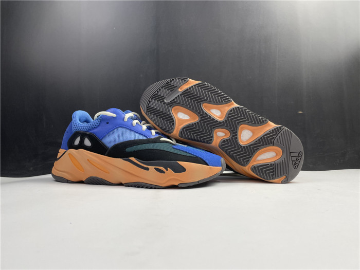 Y**zy boost 700 “bright blue” gz0541