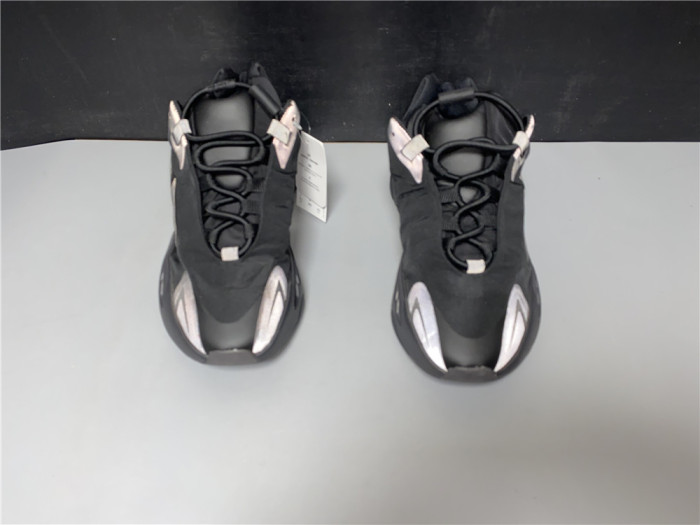 ad*s Y**zy boost 700 mnvn triple black fv4440