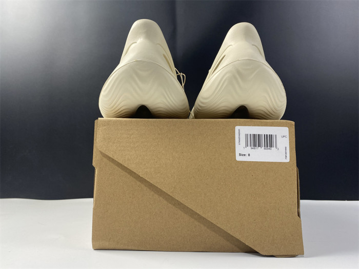 Y**zy foam runner slide sand color fy4567