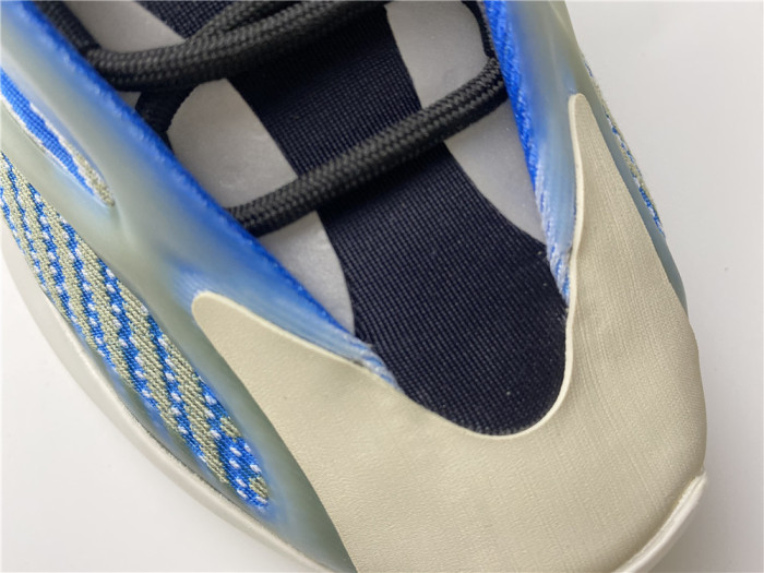 Y**zy boost 700v3 g54850