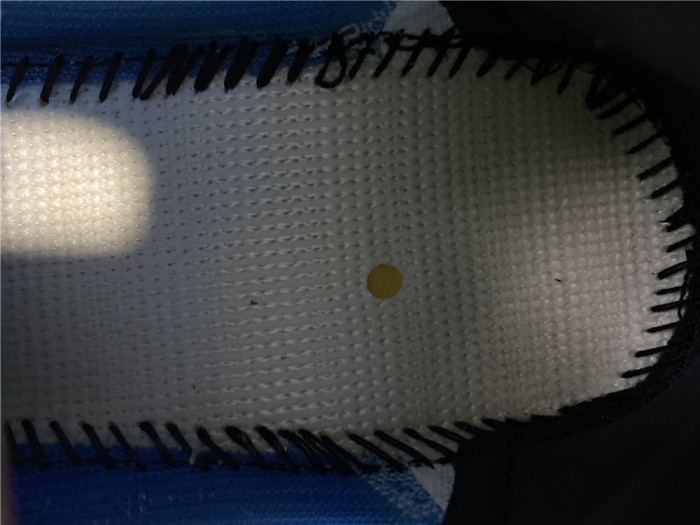 Y**zy boost 700v3 g54850