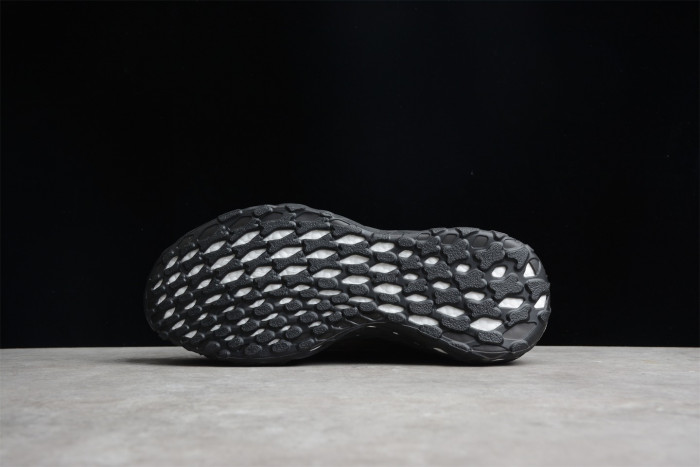 Ad*s ultra traboost web dna black and red gy8091
