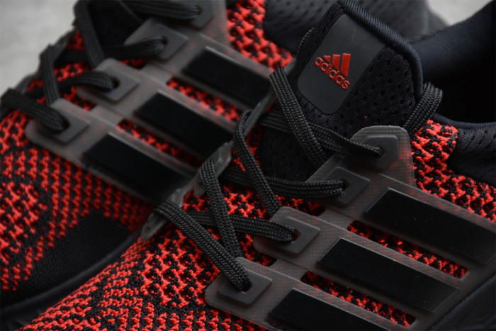 Ad*s ultra traboost web dna black and red gy8091