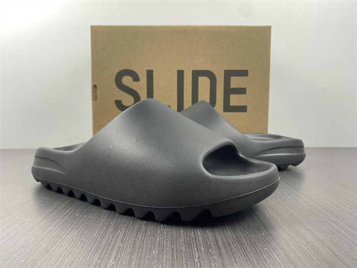 ad*s Y**zy slide onyx hq6448