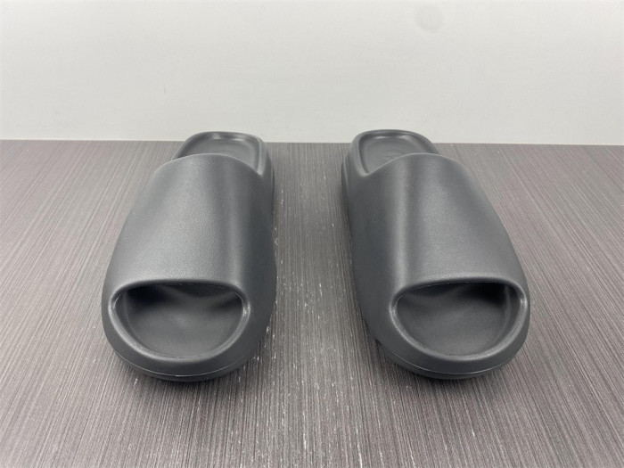 ad*s Y**zy slide onyx hq6448