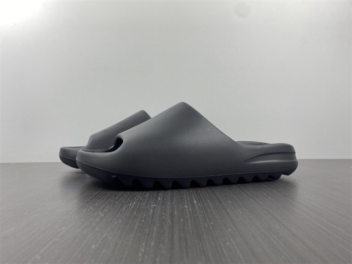 ad*s Y**zy slide onyx hq6448