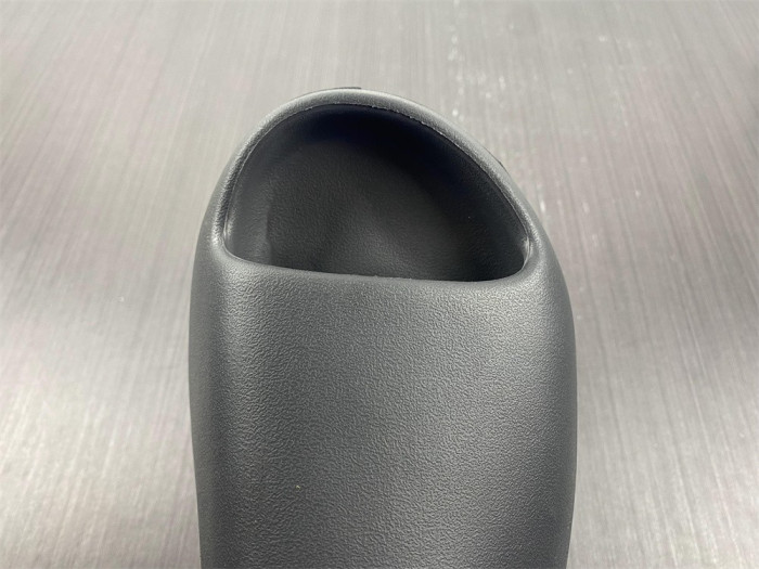 ad*s Y**zy slide onyx hq6448