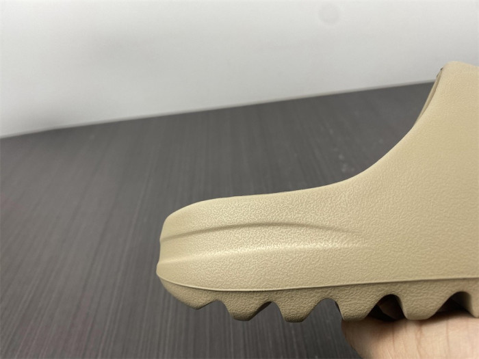 ad*s Y**zy slide gw1934