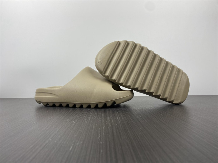 ad*s Y**zy slide gw1934