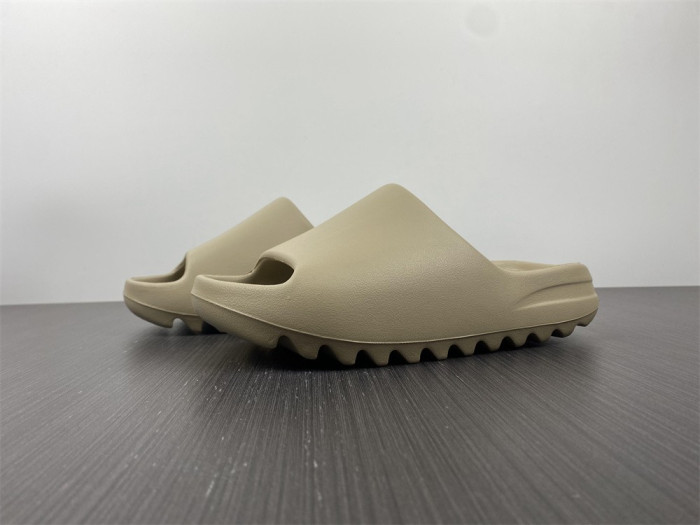ad*s Y**zy slide gw1934