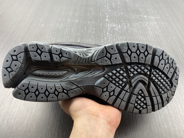 BAPE X NEW BALANCE 2002R M2002RDB