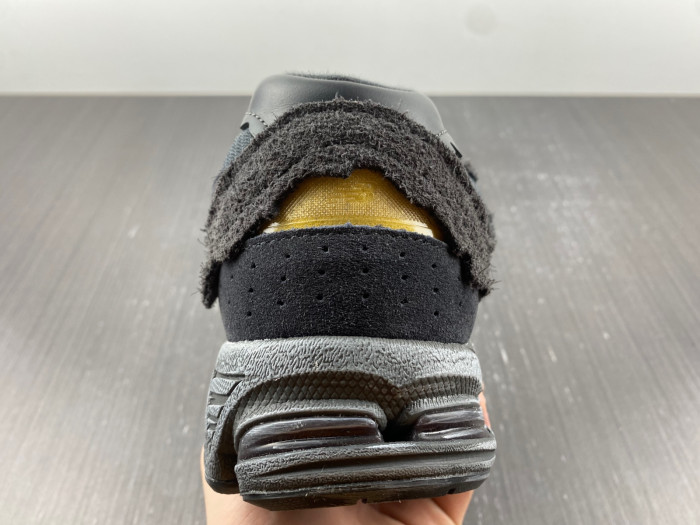 BAPE X NEW BALANCE 2002R M2002RDB