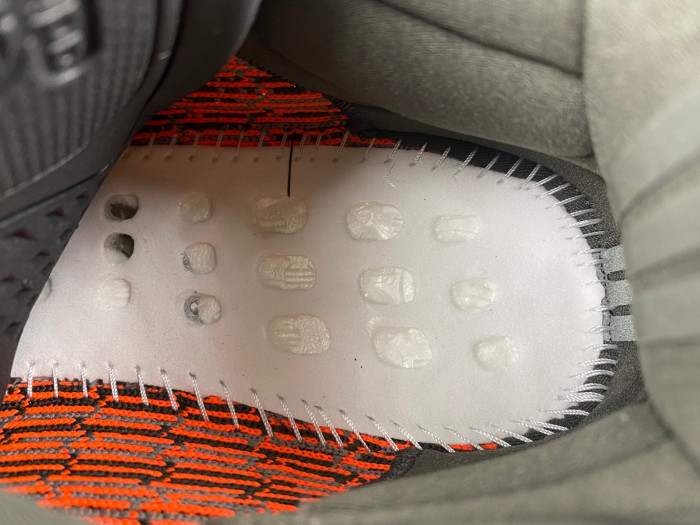 ad*s Y**zy boost 350 v2  hq7045