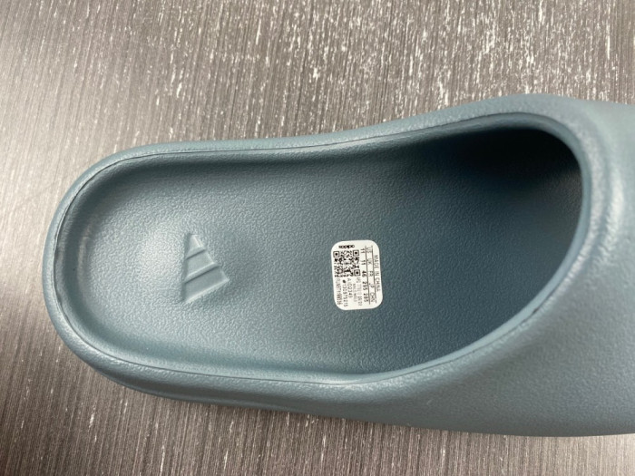 ad*s Y**zy slide “slate marine” id2349