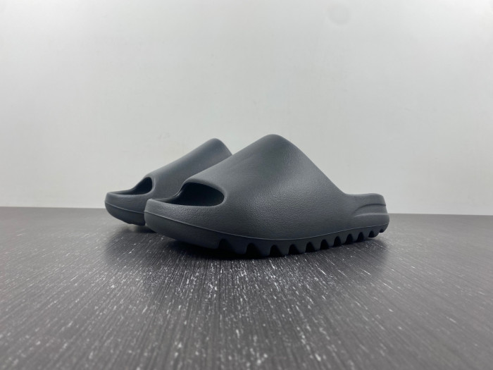 ad*s Y**zy slide id2350