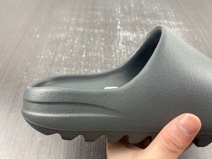 ad*s Y**zy slide id2350