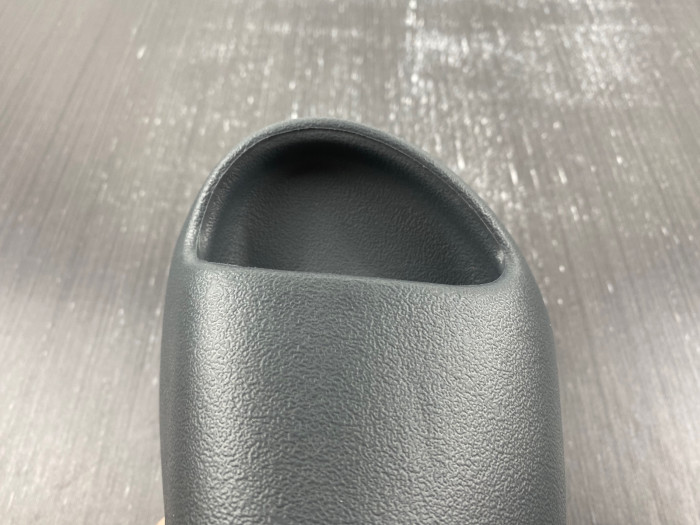 ad*s Y**zy slide id2350