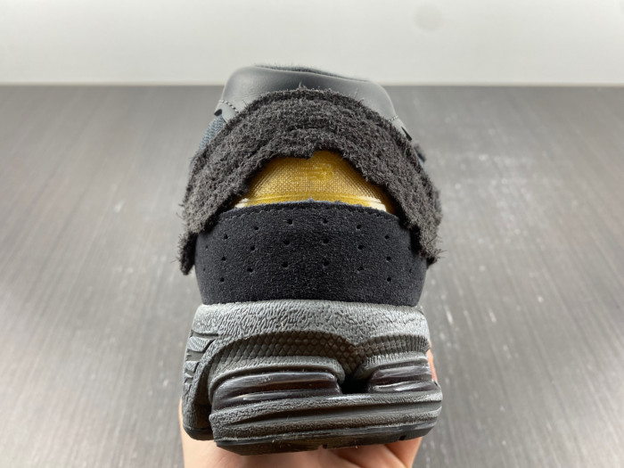 BAPE X NEW BALANCE 2002R M2002RDB