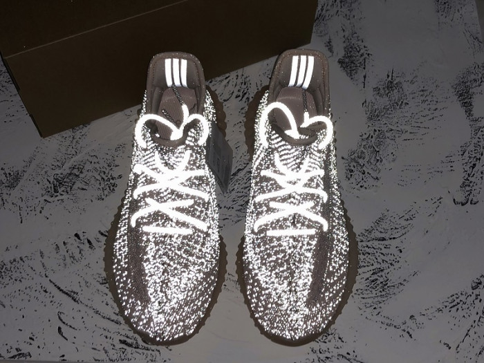 ad*s Y**zy boost 350 v2 synth (reflective) fv5666