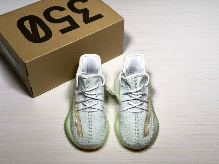 ad*s Y**zy boost 350 v2 hyperspace eg7491 (kid)