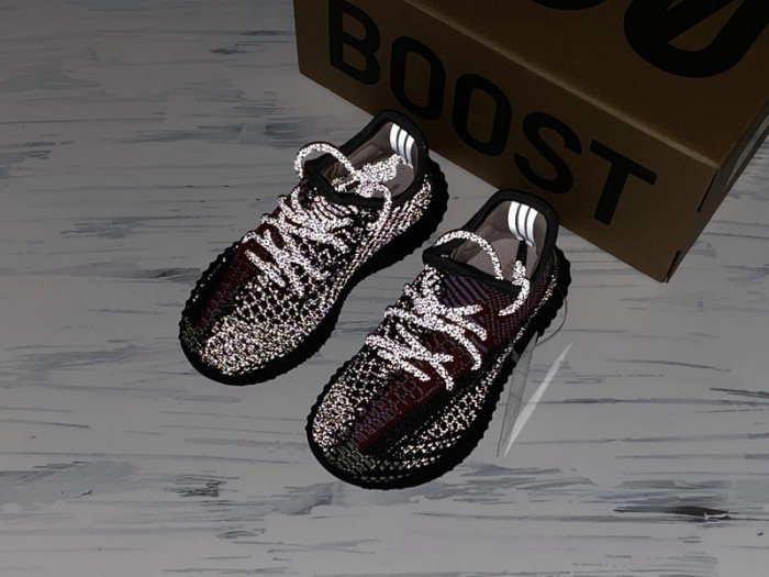 ad*s Y**zy boost 350 v2 yecheil fx0777(kid)