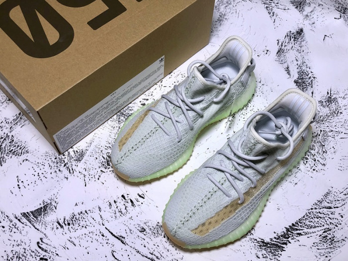 ad*s Y**zy boost 350 v2 hyperspace eg7491