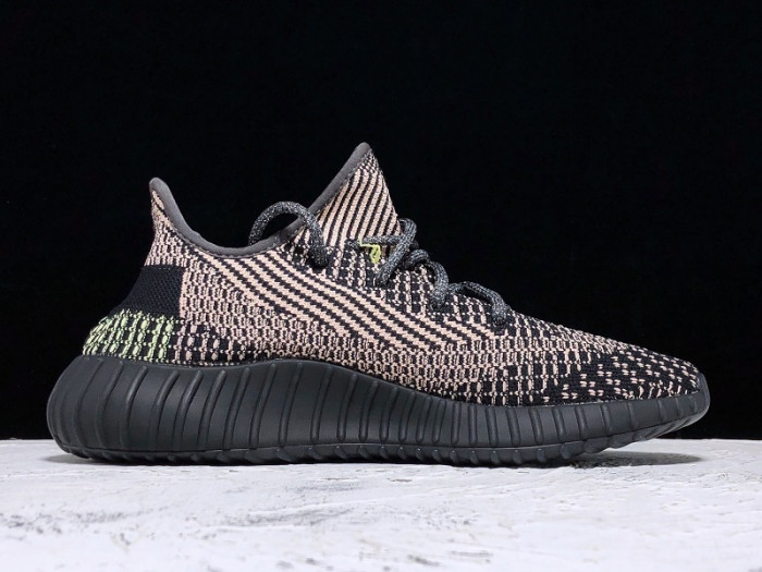 ad*s Y**zy boost 350 v2 yecheil (non-reflective) fw5190