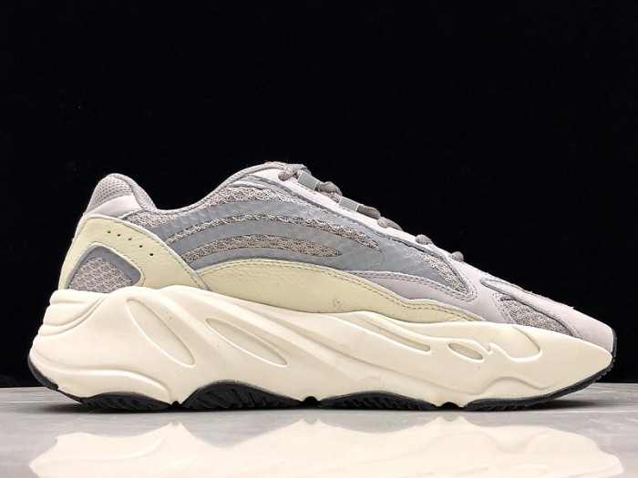 ad*s Y**zy 700 v2 static ef2829