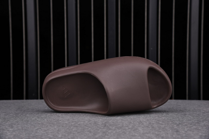 Y**zy slides 