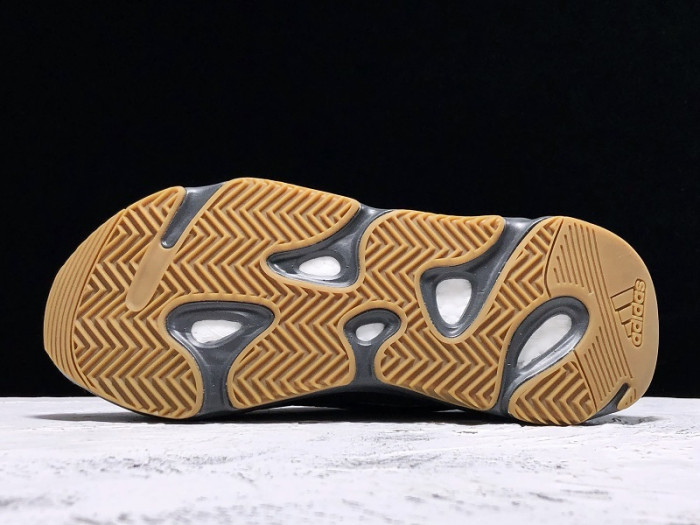 ad*s Y**zy boost 700 v2 geode eg6860