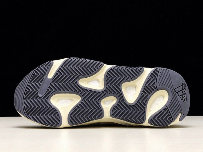 ad*s Y**zy boost 700 analog eg7596
