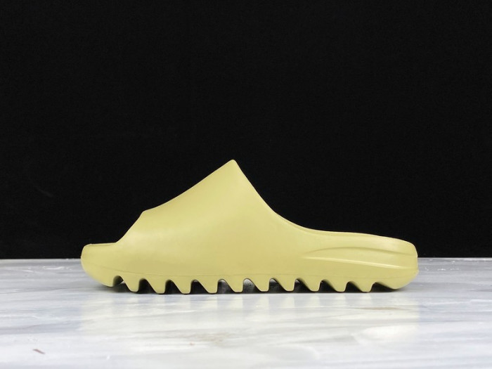 Y**zy slides ''desert sand'' fx0494