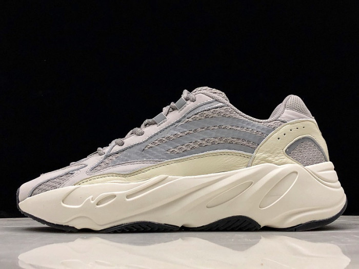 ad*s Y**zy 700 v2 static ef2829