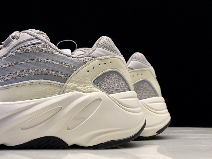 ad*s Y**zy 700 v2 static ef2829