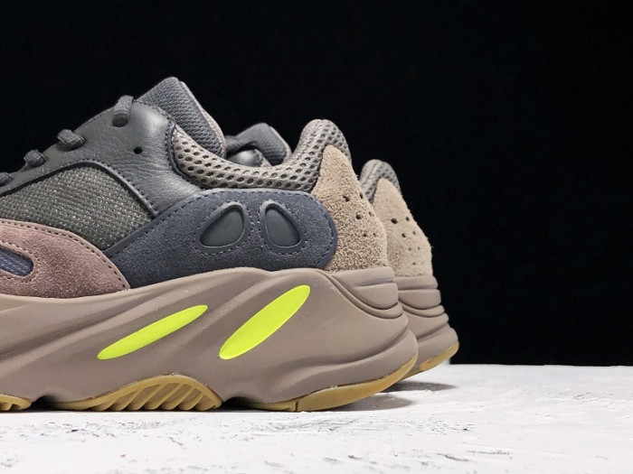ad*s Y**zy 700 mauve ee9614