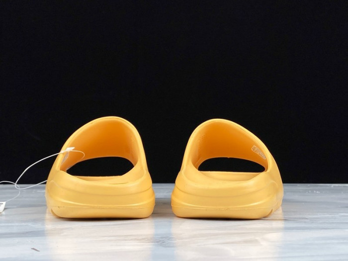 Y**zy slides 
