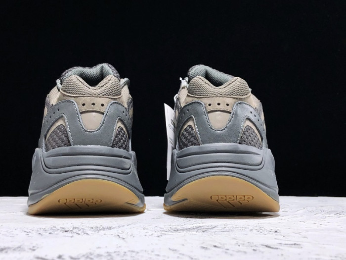 ad*s Y**zy boost 700 v2 geode eg6860