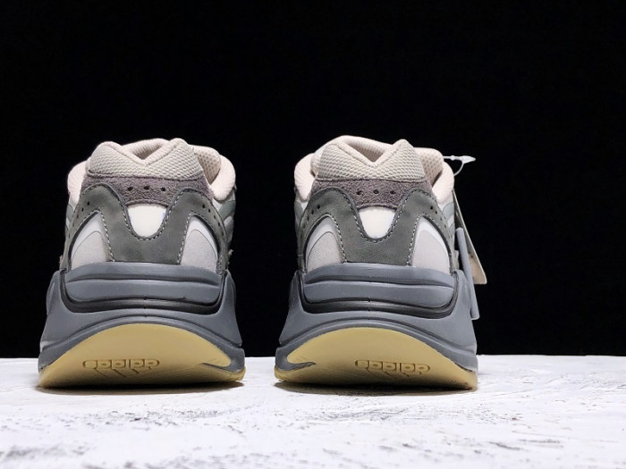 ad*s Y**zy boost 700 v2 tephra fu7914